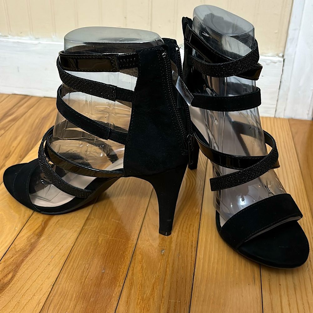 Absolutely gorgeous (worn ONCE for a wedding) strappy black heels.  👠